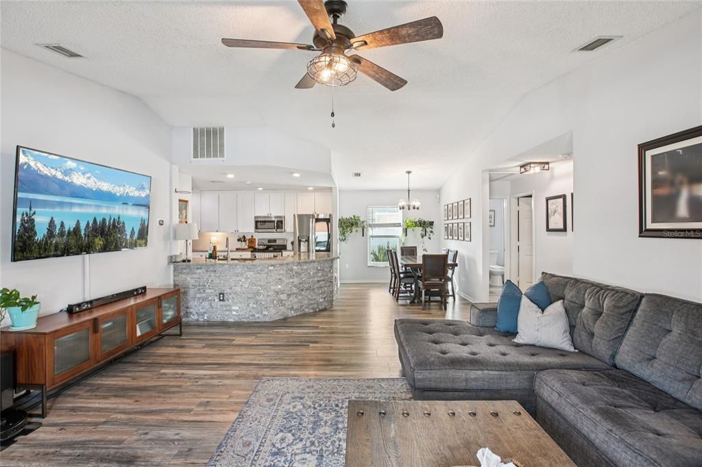 待售: $425,000 (3 贝兹, 2 浴室, 1325 平方英尺)