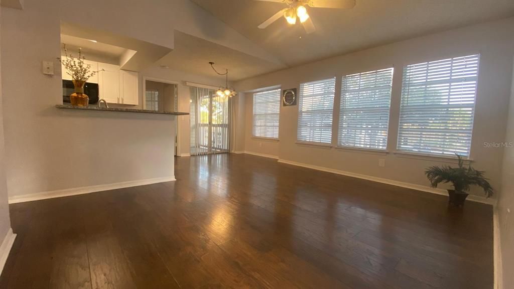 出租: $1,750 (2 贝兹, 2 浴室, 836 平方英尺)