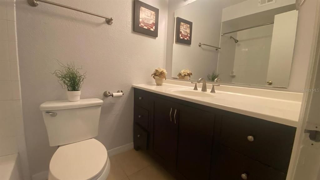 出租: $1,750 (2 贝兹, 2 浴室, 836 平方英尺)