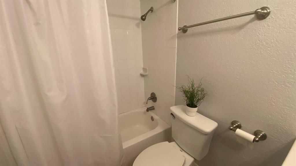 出租: $1,750 (2 贝兹, 2 浴室, 836 平方英尺)