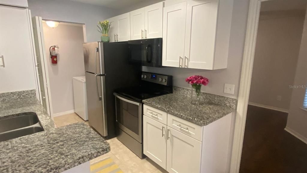 出租: $1,750 (2 贝兹, 2 浴室, 836 平方英尺)