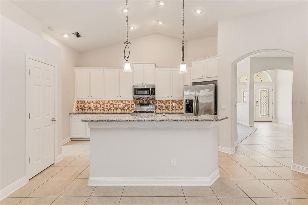 En Venta: $514,900 (4 camas, 3 baños, 2258 Pies cuadrados)