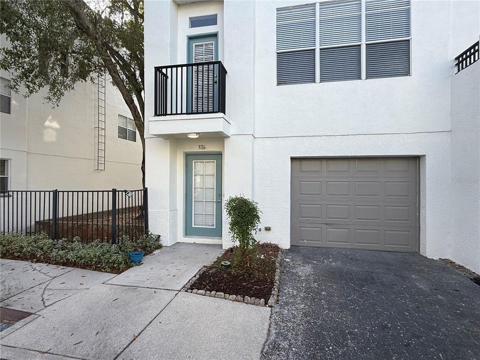 For Rent: $3,950 (3 beds, 2 baths, 2022 Square Feet)