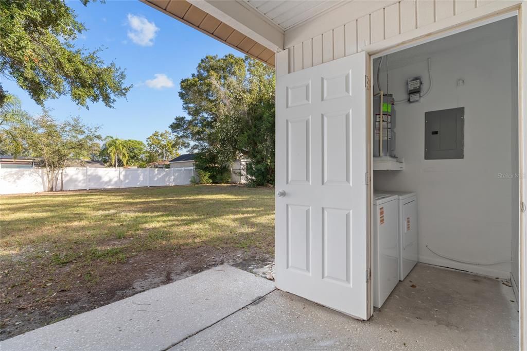 合同活跃: $425,000 (4 贝兹, 0 浴室, 1792 平方英尺)