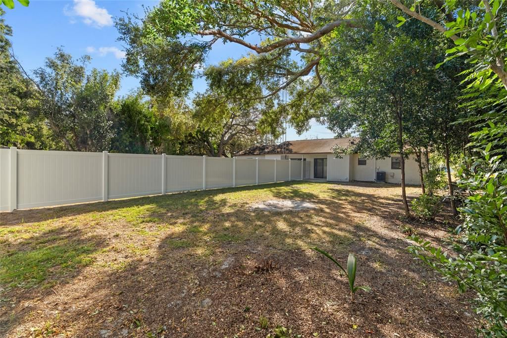 合同活跃: $425,000 (4 贝兹, 0 浴室, 1792 平方英尺)