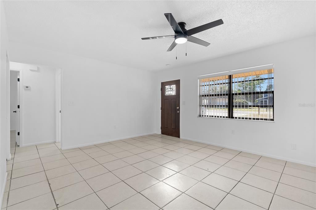 合同活跃: $425,000 (4 贝兹, 0 浴室, 1792 平方英尺)