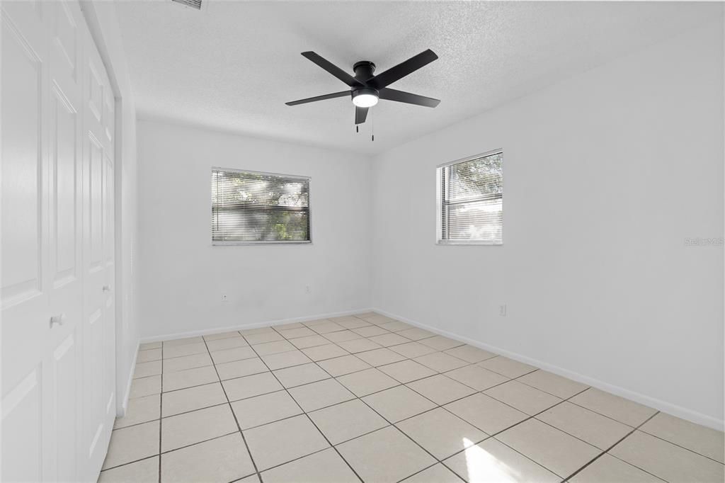 合同活跃: $425,000 (4 贝兹, 0 浴室, 1792 平方英尺)