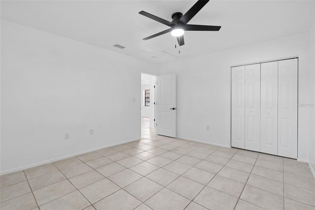 合同活跃: $425,000 (4 贝兹, 0 浴室, 1792 平方英尺)