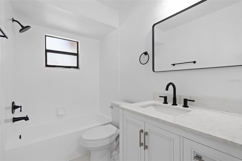 合同活跃: $425,000 (4 贝兹, 0 浴室, 1792 平方英尺)