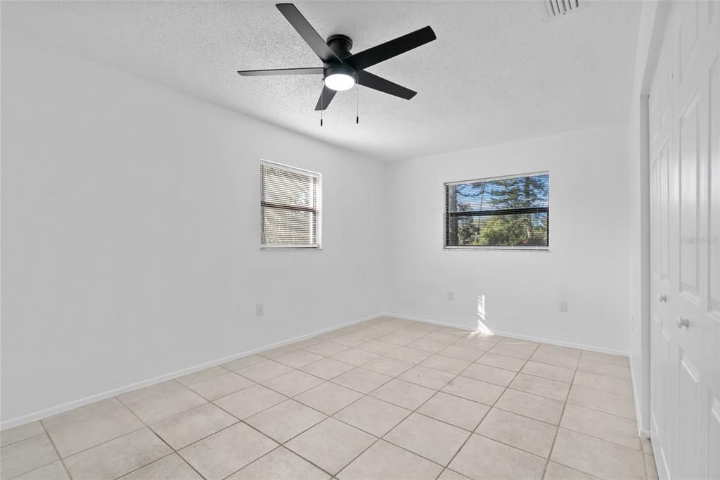 合同活跃: $425,000 (4 贝兹, 0 浴室, 1792 平方英尺)