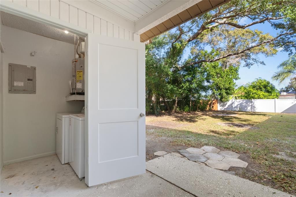 合同活跃: $425,000 (4 贝兹, 0 浴室, 1792 平方英尺)