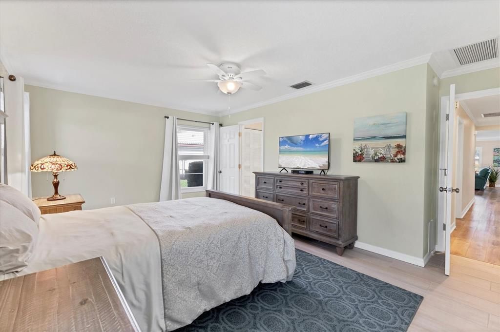 For Sale: $392,500 (2 beds, 2 baths, 2154 Square Feet)