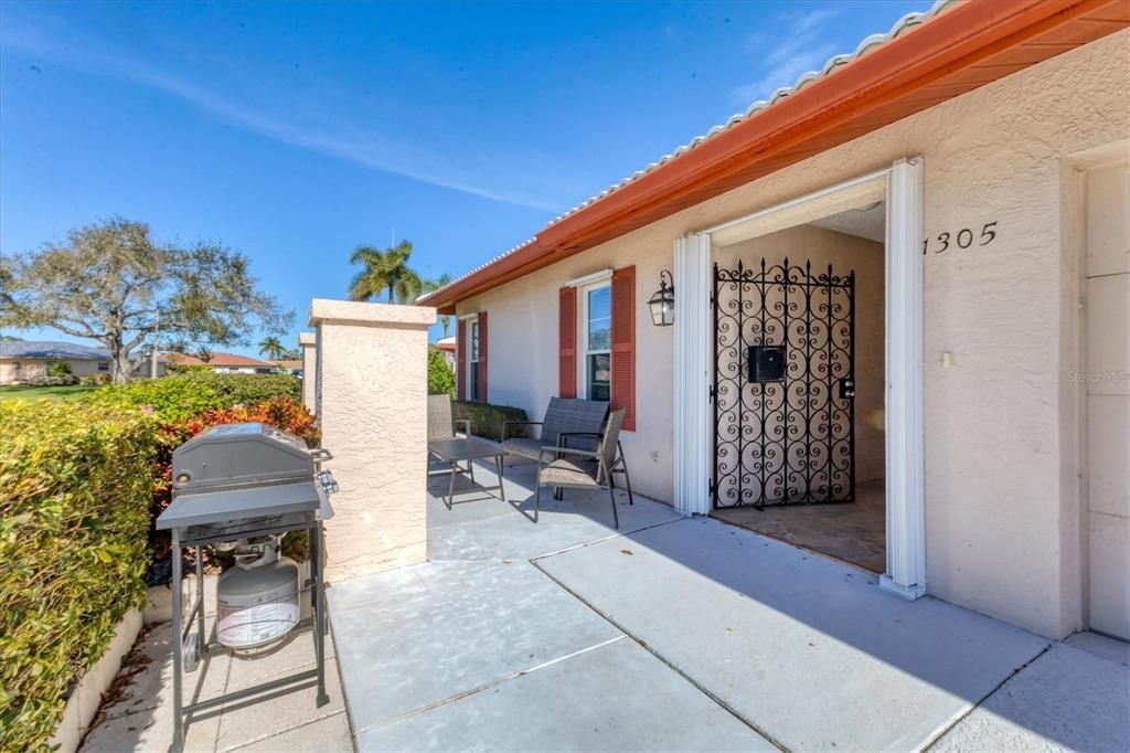 For Sale: $392,500 (2 beds, 2 baths, 2154 Square Feet)