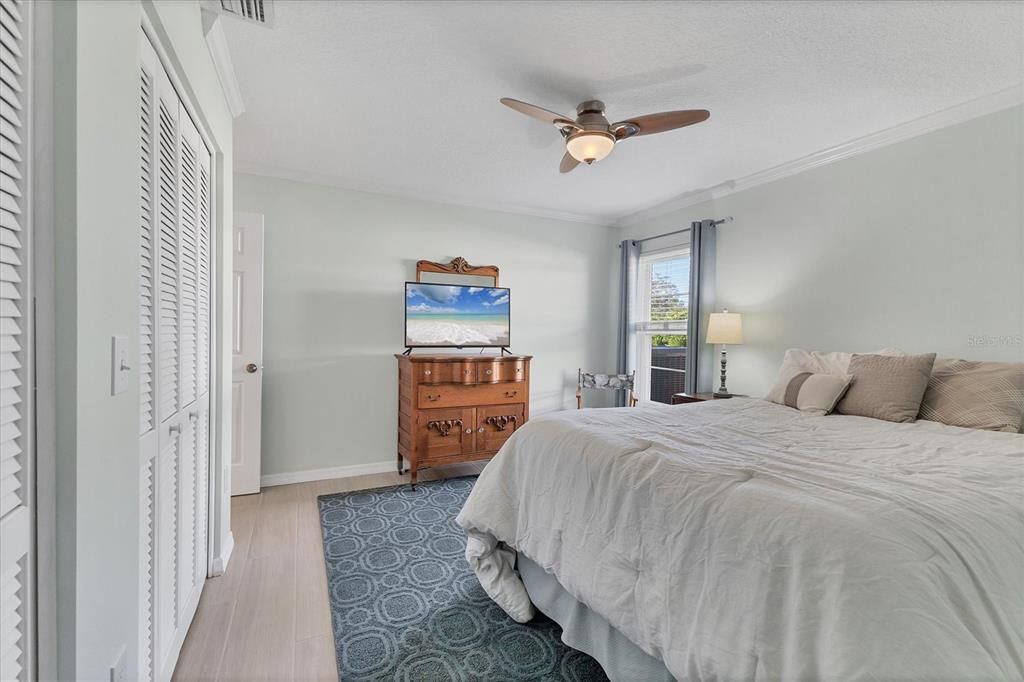 For Sale: $392,500 (2 beds, 2 baths, 2154 Square Feet)