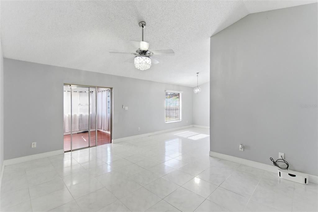 For Rent: $2,200 (3 beds, 2 baths, 1635 Square Feet)