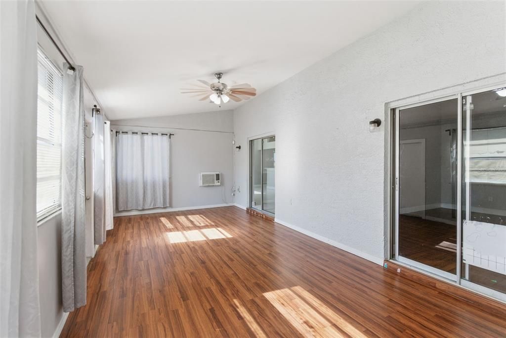 For Rent: $2,200 (3 beds, 2 baths, 1635 Square Feet)