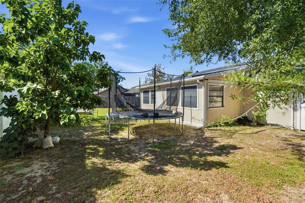 For Rent: $2,200 (3 beds, 2 baths, 1635 Square Feet)