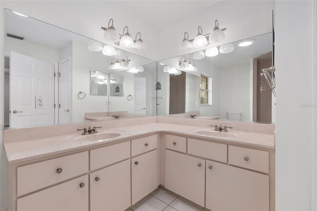 For Sale: $1,299,000 (3 beds, 2 baths, 1877 Square Feet)