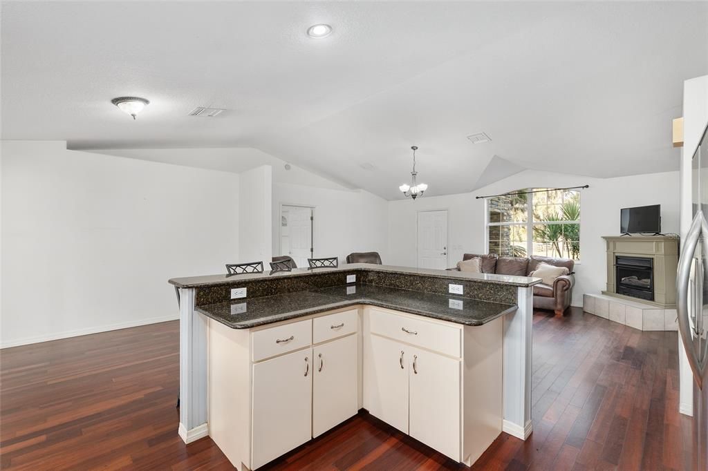 For Sale: $1,299,000 (3 beds, 2 baths, 1877 Square Feet)