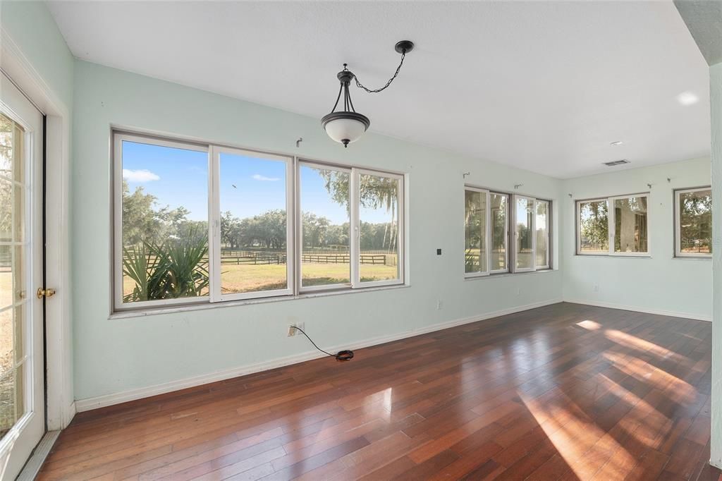 For Sale: $1,299,000 (3 beds, 2 baths, 1877 Square Feet)