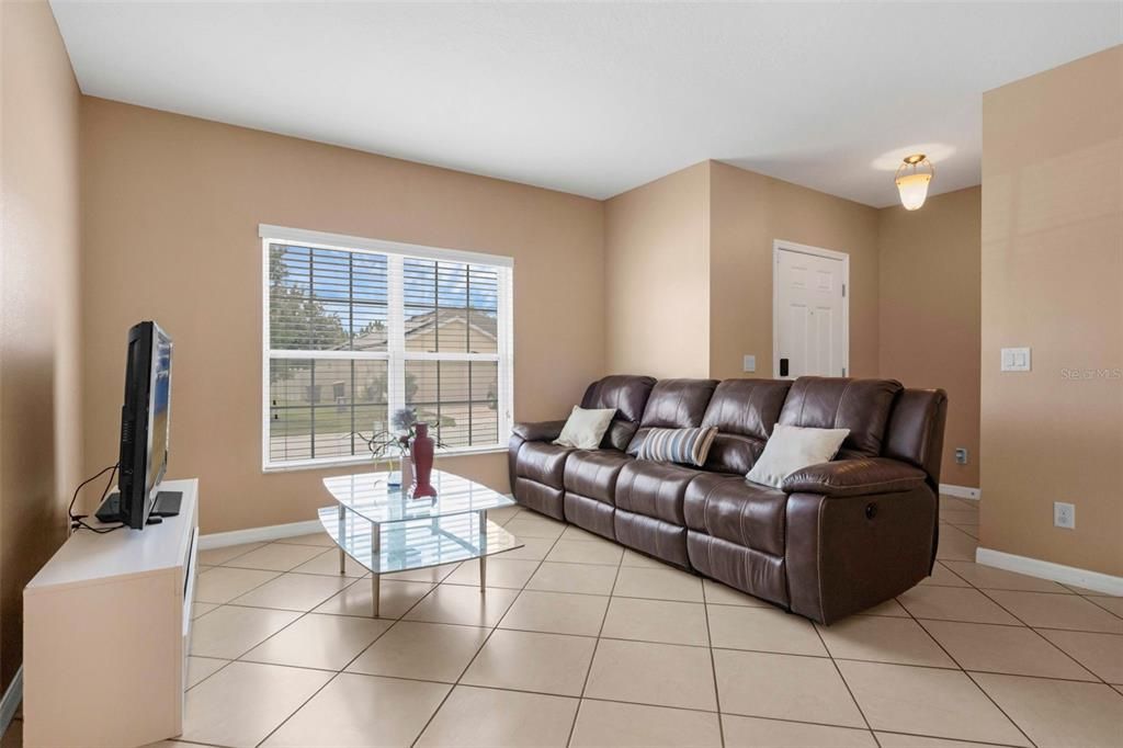 For Sale: $349,990 (4 beds, 2 baths, 1972 Square Feet)
