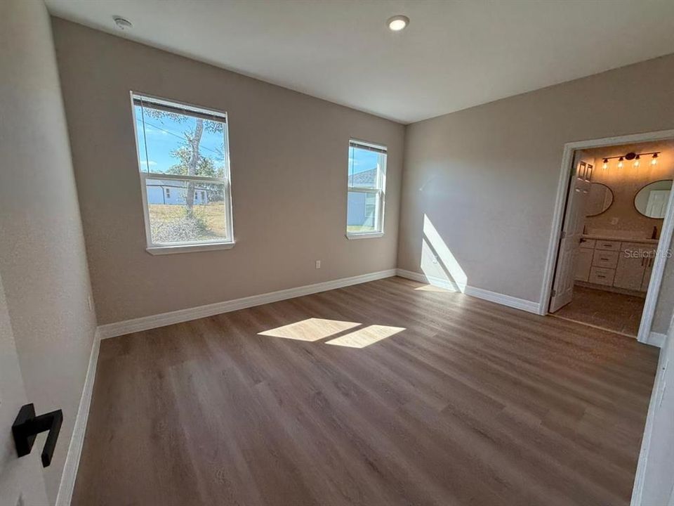 待售: $309,900 (4 贝兹, 2 浴室, 1606 平方英尺)