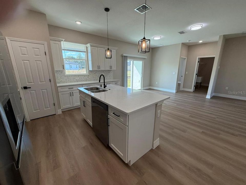 待售: $309,900 (4 贝兹, 2 浴室, 1606 平方英尺)