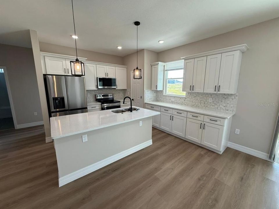 待售: $309,900 (4 贝兹, 2 浴室, 1606 平方英尺)