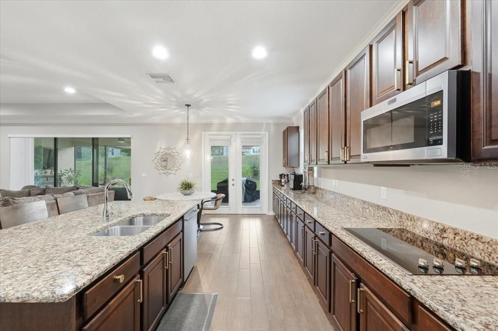 En Venta: $635,000 (4 camas, 3 baños, 2546 Pies cuadrados)