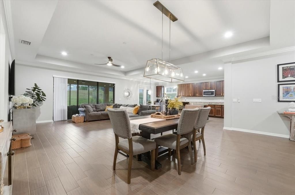 En Venta: $635,000 (4 camas, 3 baños, 2546 Pies cuadrados)