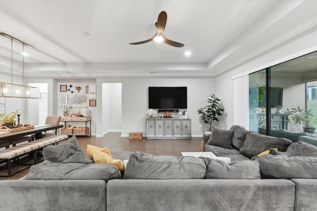 En Venta: $635,000 (4 camas, 3 baños, 2546 Pies cuadrados)