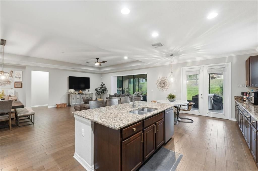 En Venta: $635,000 (4 camas, 3 baños, 2546 Pies cuadrados)