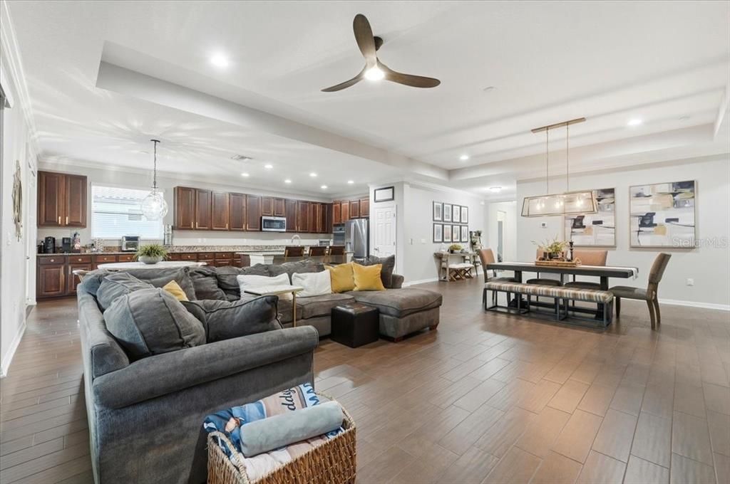 En Venta: $635,000 (4 camas, 3 baños, 2546 Pies cuadrados)