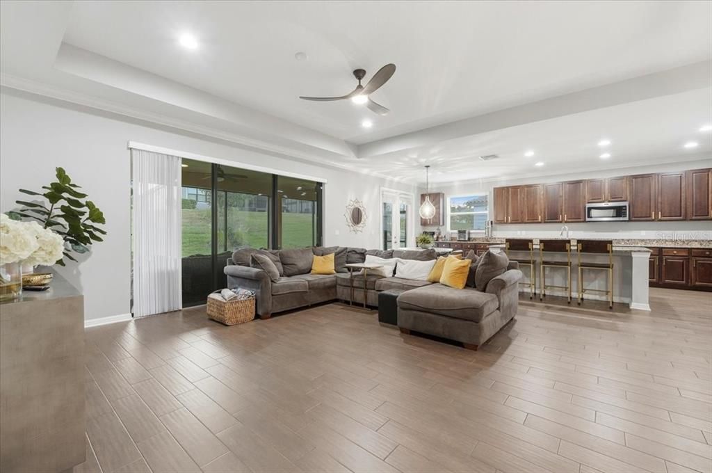 En Venta: $635,000 (4 camas, 3 baños, 2546 Pies cuadrados)