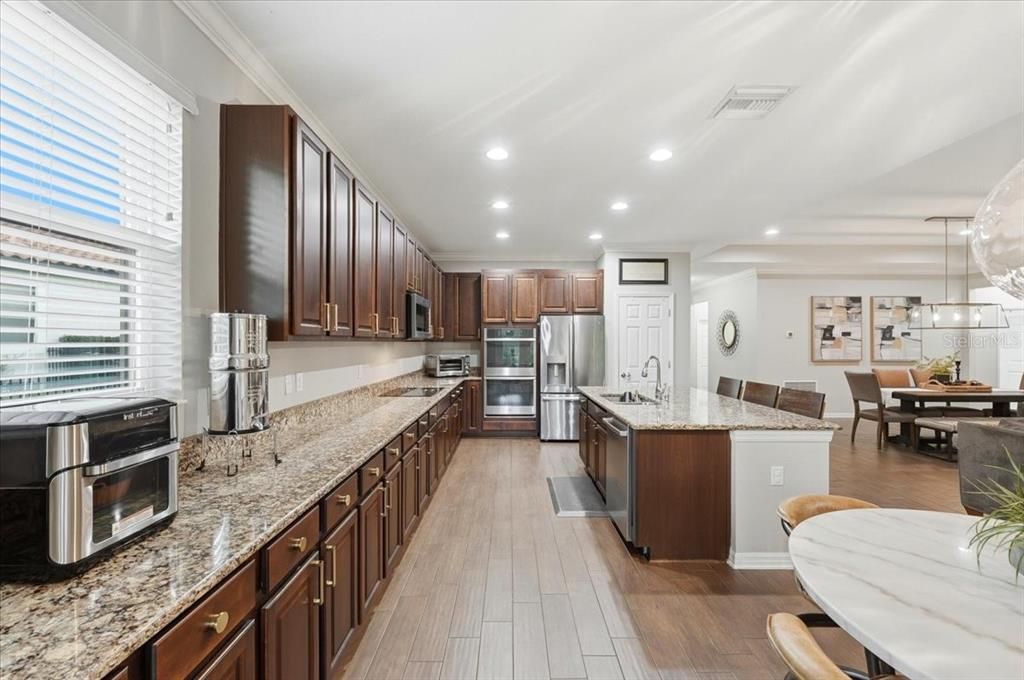 En Venta: $635,000 (4 camas, 3 baños, 2546 Pies cuadrados)