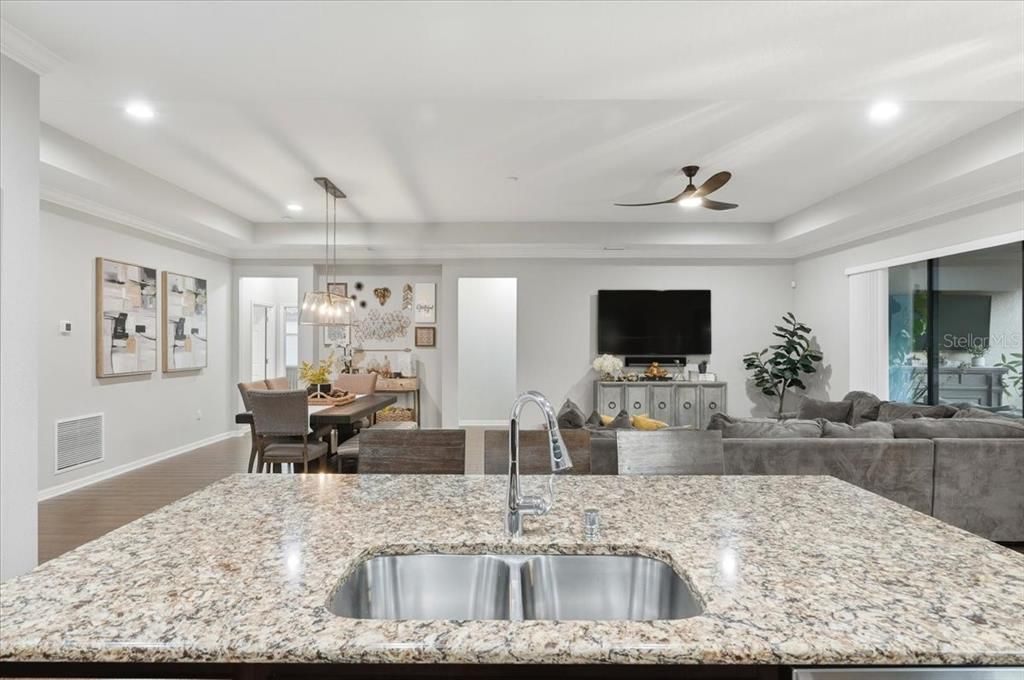 En Venta: $635,000 (4 camas, 3 baños, 2546 Pies cuadrados)