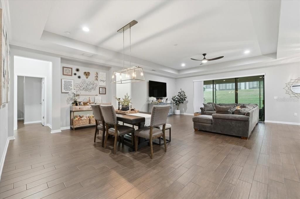 En Venta: $635,000 (4 camas, 3 baños, 2546 Pies cuadrados)