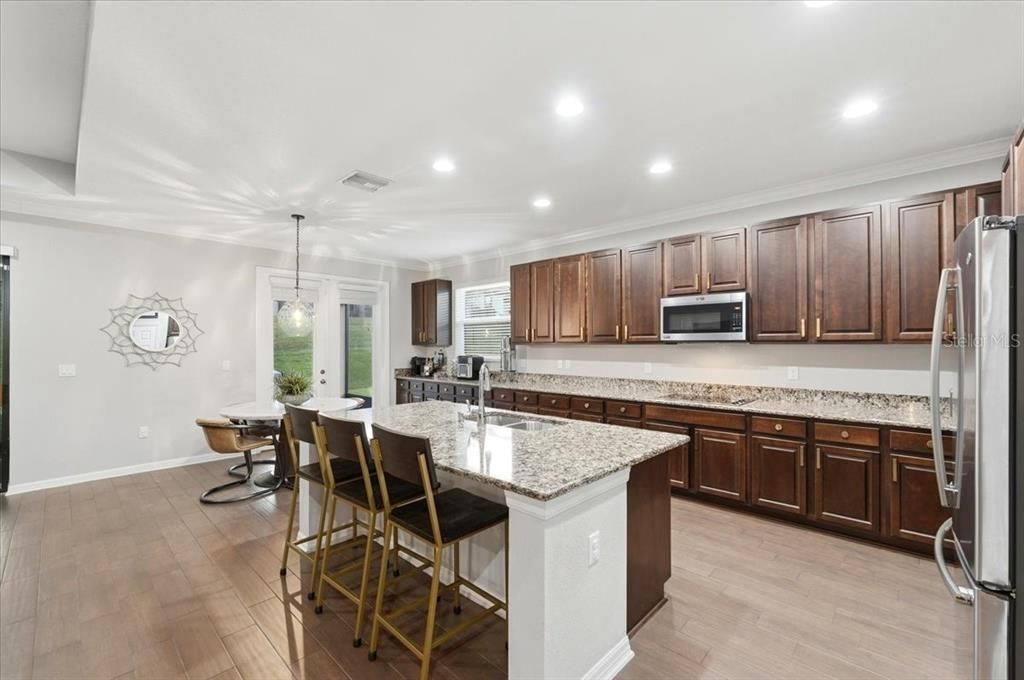 En Venta: $635,000 (4 camas, 3 baños, 2546 Pies cuadrados)