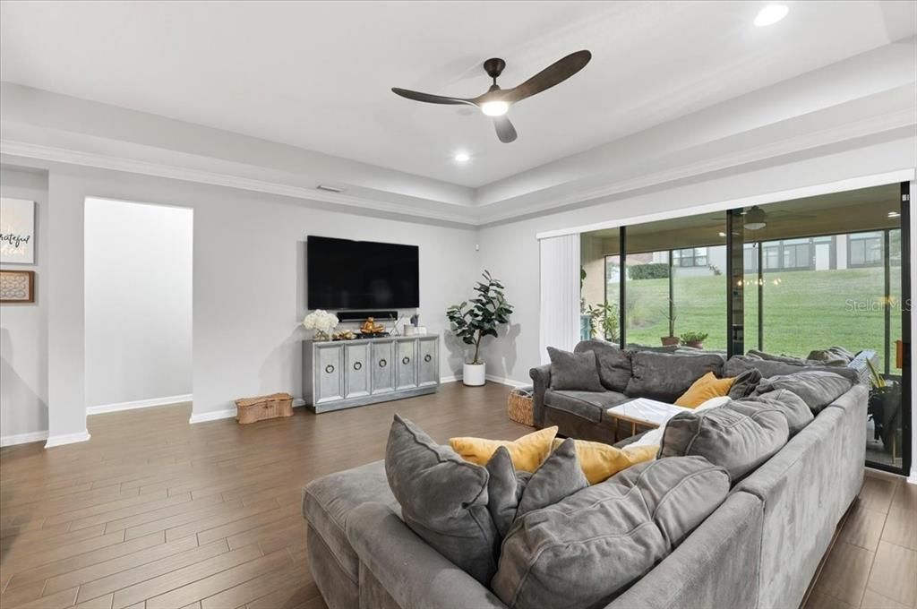 En Venta: $635,000 (4 camas, 3 baños, 2546 Pies cuadrados)