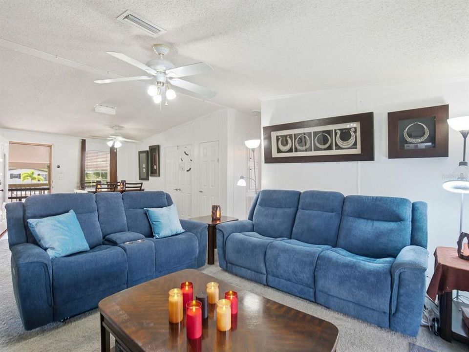 En Venta: $229,900 (2 camas, 2 baños, 1404 Pies cuadrados)