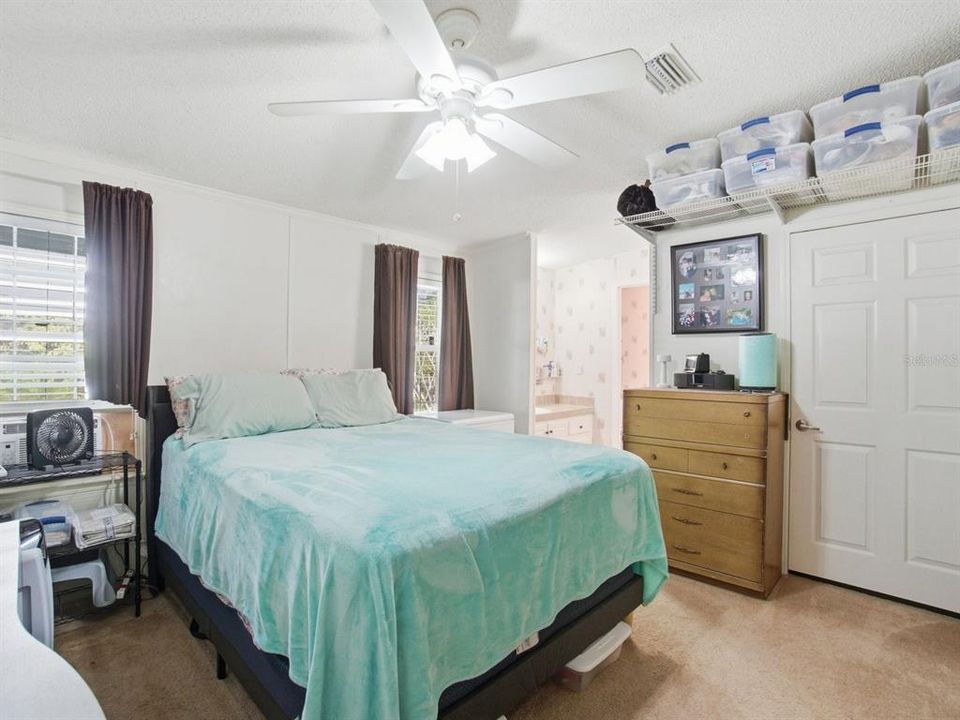 En Venta: $229,900 (2 camas, 2 baños, 1404 Pies cuadrados)