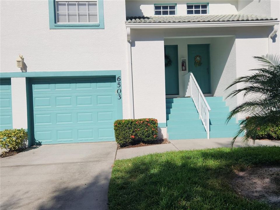 For Rent: $2,400 (2 beds, 2 baths, 1346 Square Feet)