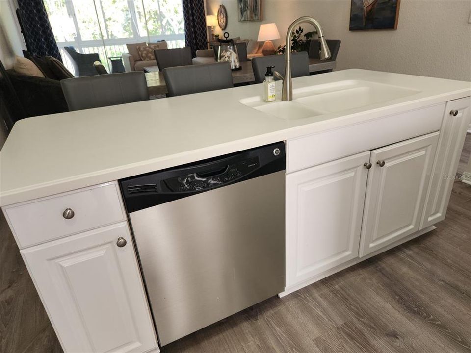 For Rent: $2,400 (2 beds, 2 baths, 1346 Square Feet)