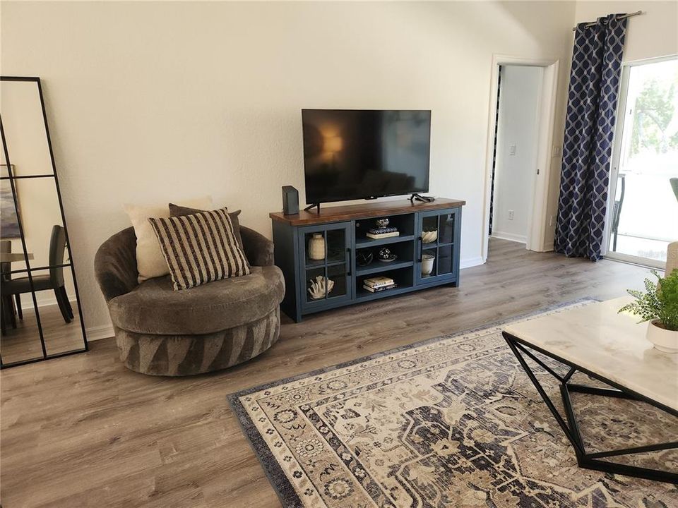 For Rent: $2,400 (2 beds, 2 baths, 1346 Square Feet)