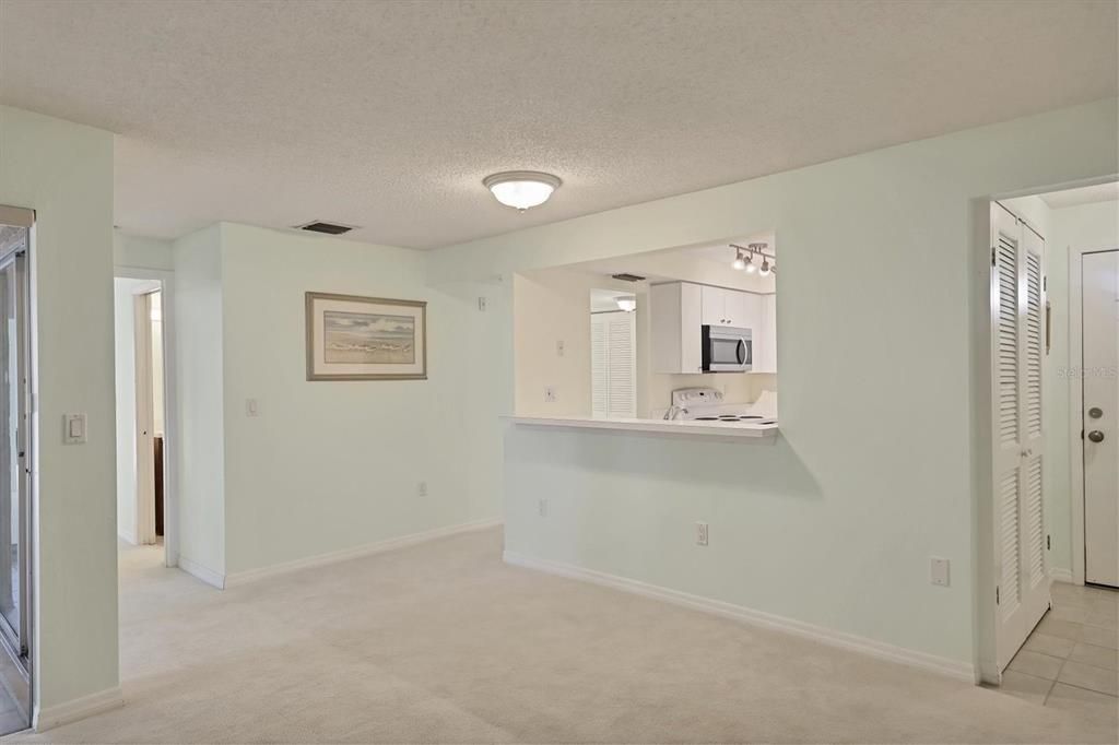 待售: $219,000 (2 贝兹, 2 浴室, 875 平方英尺)