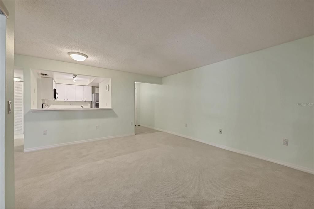 待售: $219,000 (2 贝兹, 2 浴室, 875 平方英尺)