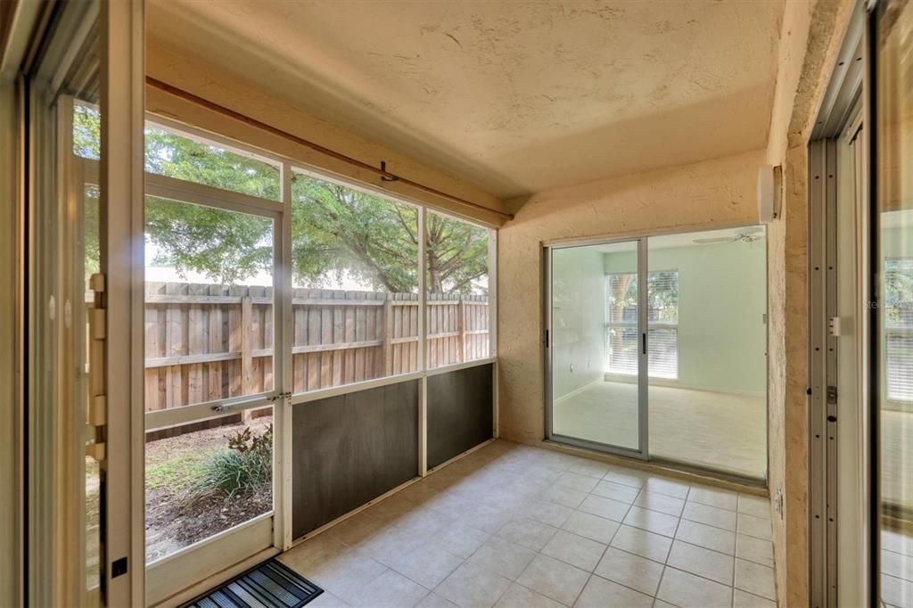 待售: $219,000 (2 贝兹, 2 浴室, 875 平方英尺)