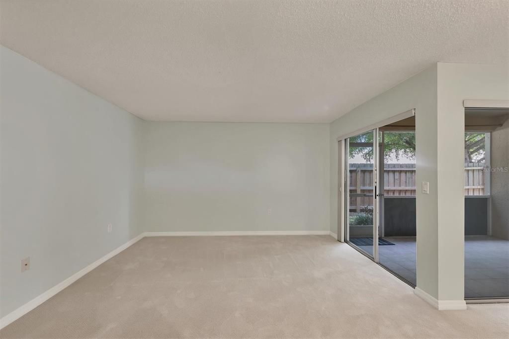 待售: $219,000 (2 贝兹, 2 浴室, 875 平方英尺)