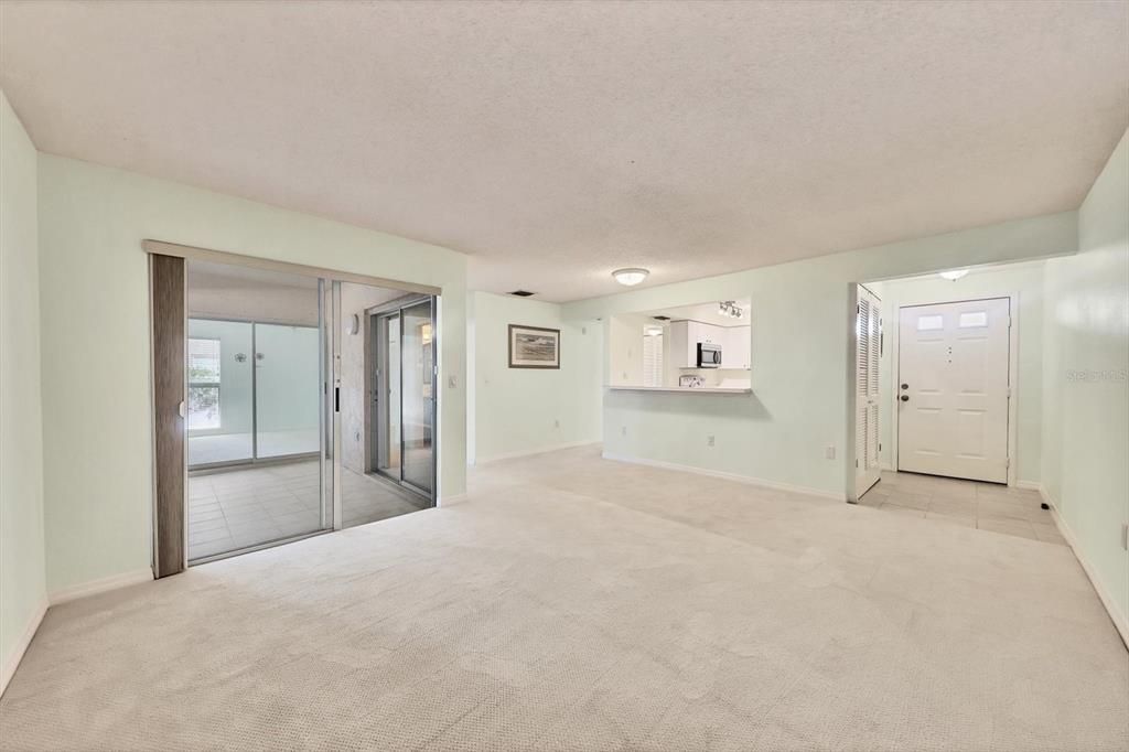 待售: $219,000 (2 贝兹, 2 浴室, 875 平方英尺)