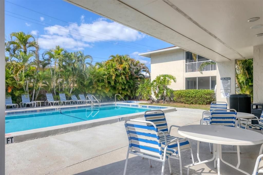 待售: $219,000 (2 贝兹, 2 浴室, 875 平方英尺)